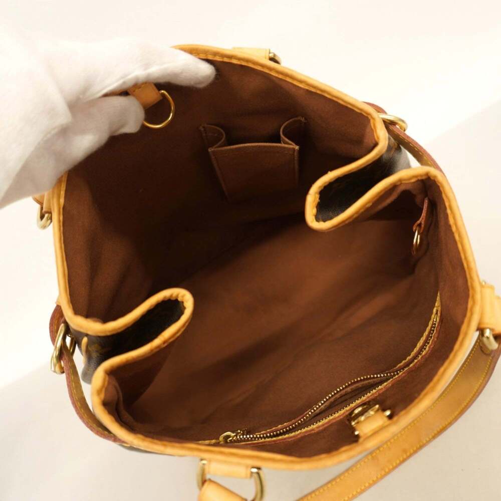 LOUIS VUITTON Brown Monogram Tote Bag - Picture 4 of 12
